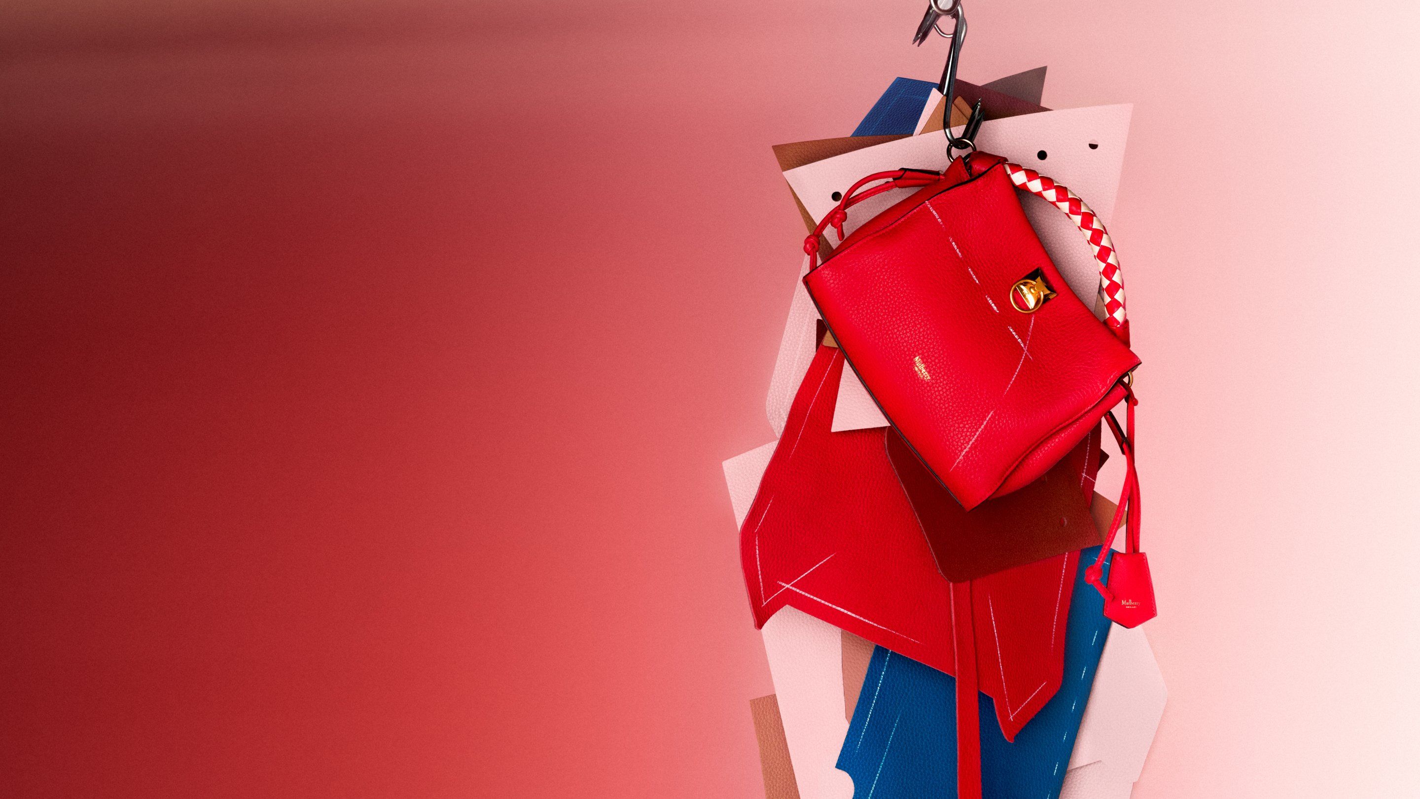 さまざまな革のサンプルが入った赤い吊り下げマルベリーアイリスバッグ
